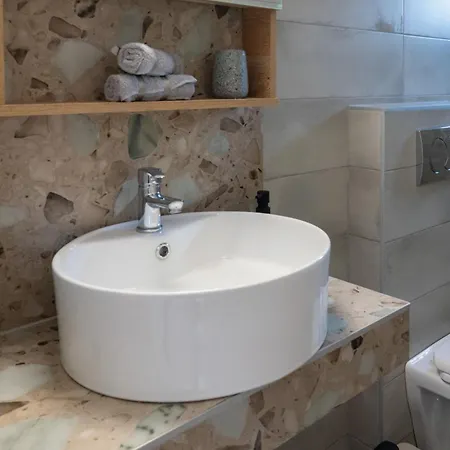 Bright & Stylish 2br In The Heart Of Lägenhet