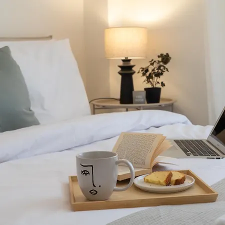 Bright & Stylish 2br In The Heart Of